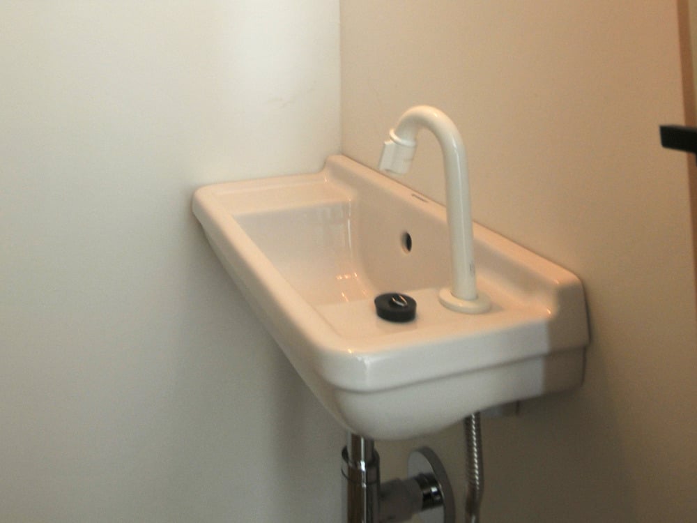 「DURAVITのSTARCK3壁掛け手洗器(DV075150-00)」 - joe porterさんのデュラビットのトイレ手洗い - イエナカ手帖