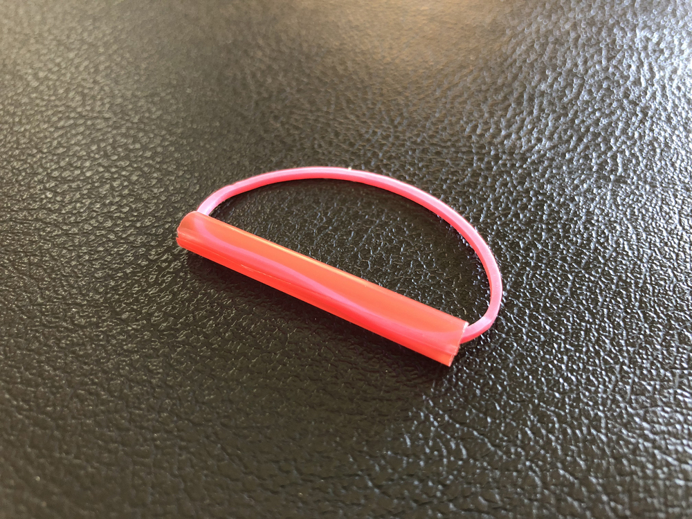 一本輪ゴムを通してみる