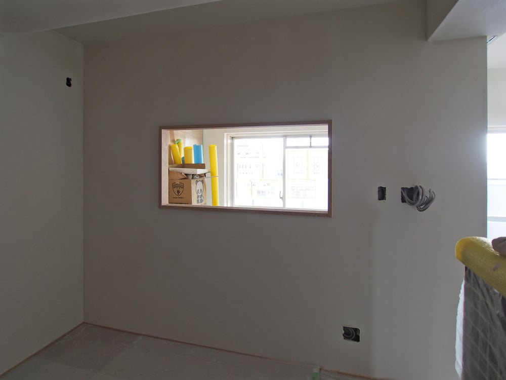 こちらは洋室との間の窓。