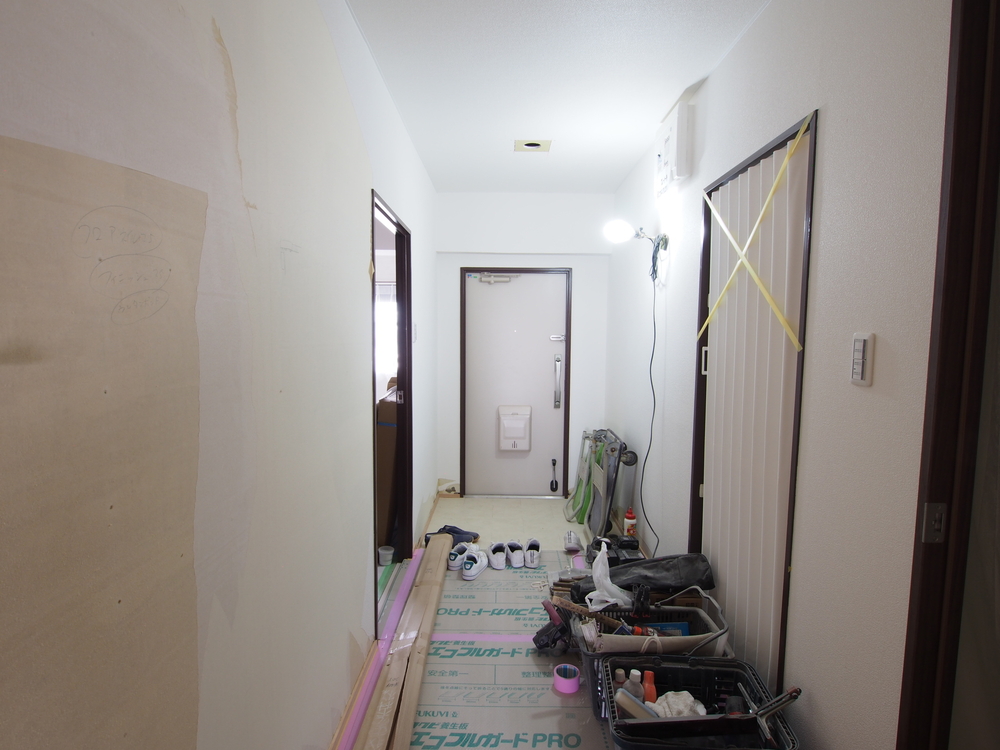 床は養生しています。