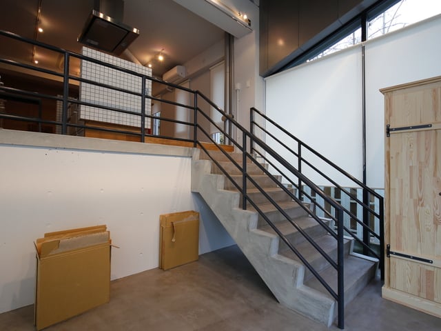 広い土間と階段のある開放的な玄関 アユアカさんの玄関 9 10 イエナカ手帖