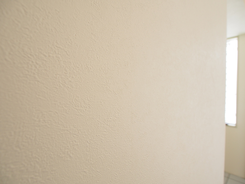 廊下の壁紙はサンゲツのsp9909 塗り 石目調のクロス サブローまるさんのサンゲツの壁材 イエナカ手帖