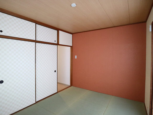 和室のベース部分のクロスはサンゲツのSG5419（日本の彩 