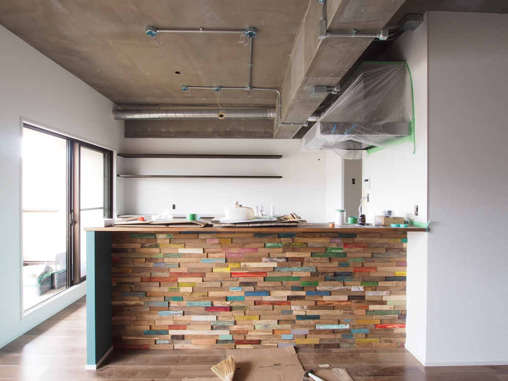 バンピーウッドをランダムに施工