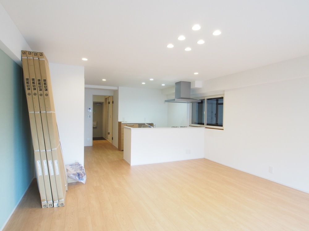 照明はダウンライトのみで スッキリした印象のリビング ベッセルさんのリビング 7 7 イエナカ手帖