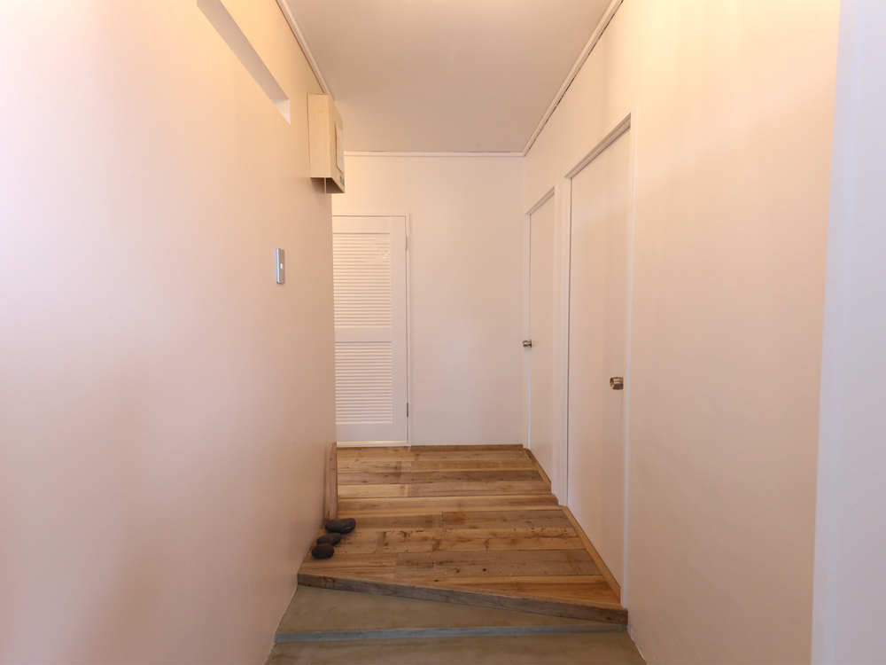 室内ドアをdiyで塗り替え 再塗装 アノラックパンダさんの廊下の扉 戸 イエナカ手帖