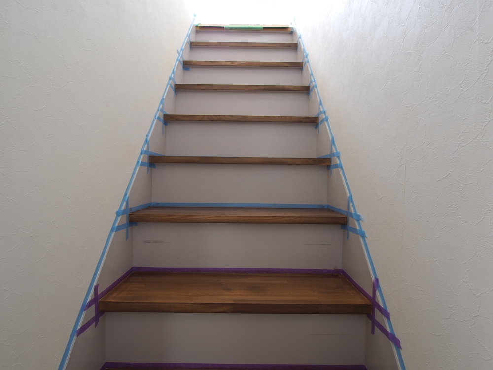 階段の踏板を塗装しました あんどーさんの階段 7 13 イエナカ手帖