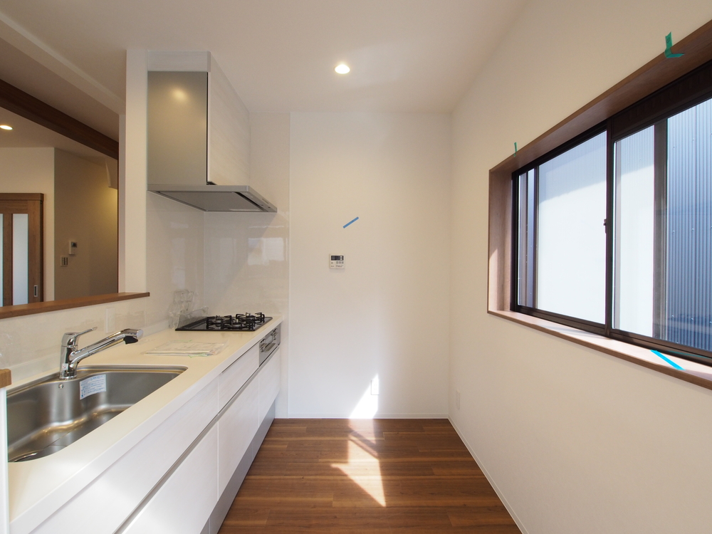 吊戸棚のない対面式キッチンで開放感あり さたさんのキッチンスペース 8 8 イエナカ手帖